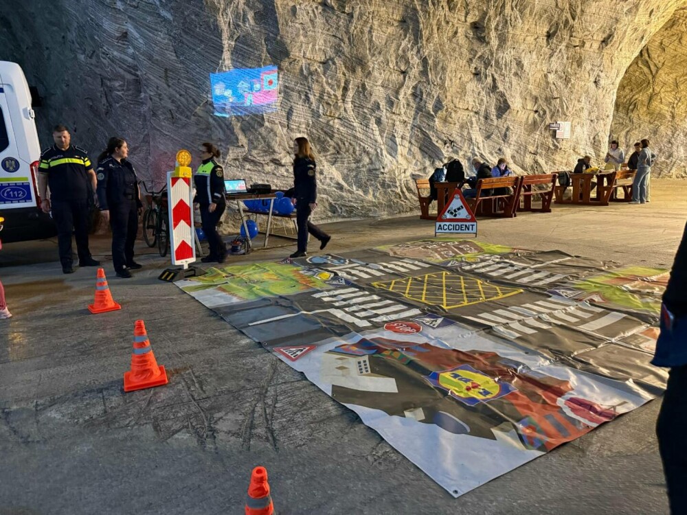 Politiștii si jandarmii au coborât în adâncuri. Acțiune educativă la Salina Târgu-Ocna. „Poate mai învață ceva și tineretul” - Imaginea 10