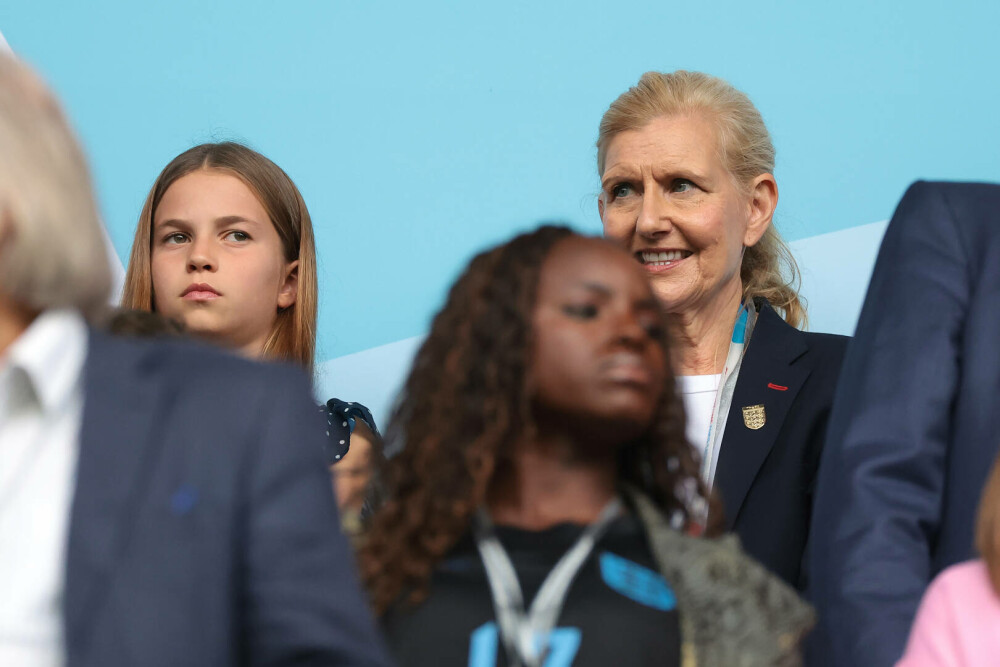 Cum a apărut Prințesa Charlotte la primul meci de fotbal feminin alături de tatăl ei, Prințul William. GALERIE FOTO - Imaginea 1