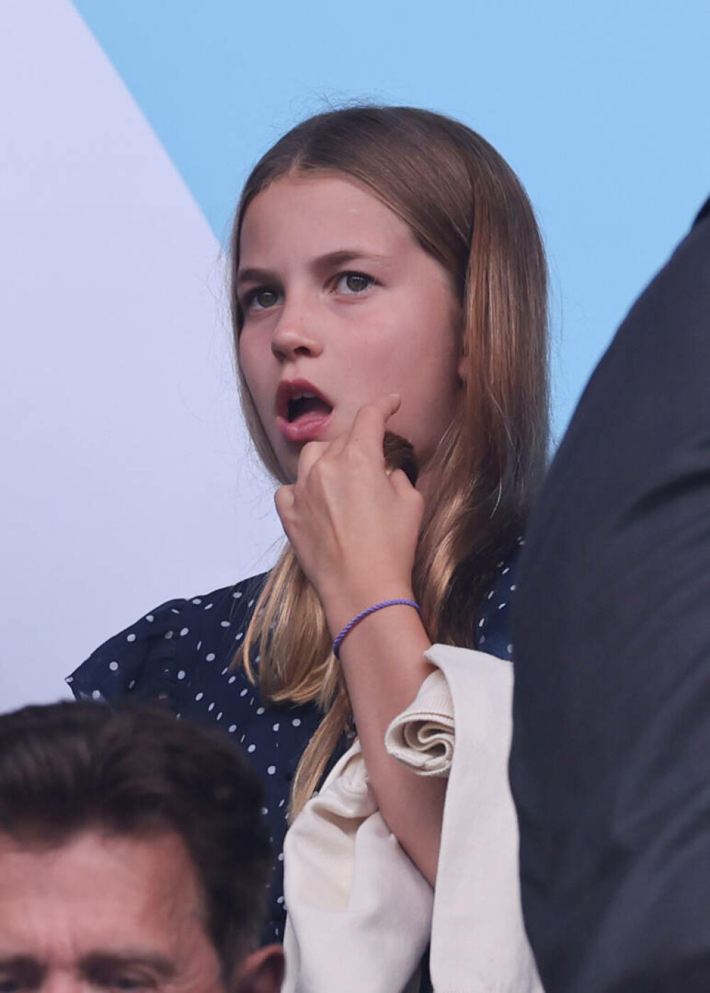 Cum a apărut Prințesa Charlotte la primul meci de fotbal feminin alături de tatăl ei, Prințul William. GALERIE FOTO - Imaginea 4