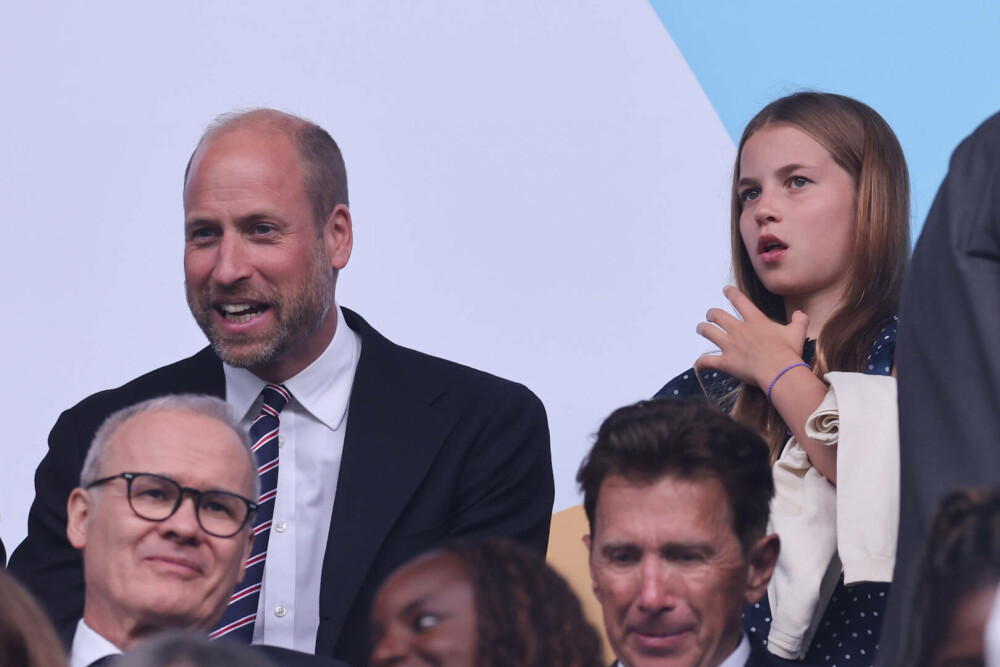 Cum a apărut Prințesa Charlotte la primul meci de fotbal feminin alături de tatăl ei, Prințul William. GALERIE FOTO - Imaginea 7