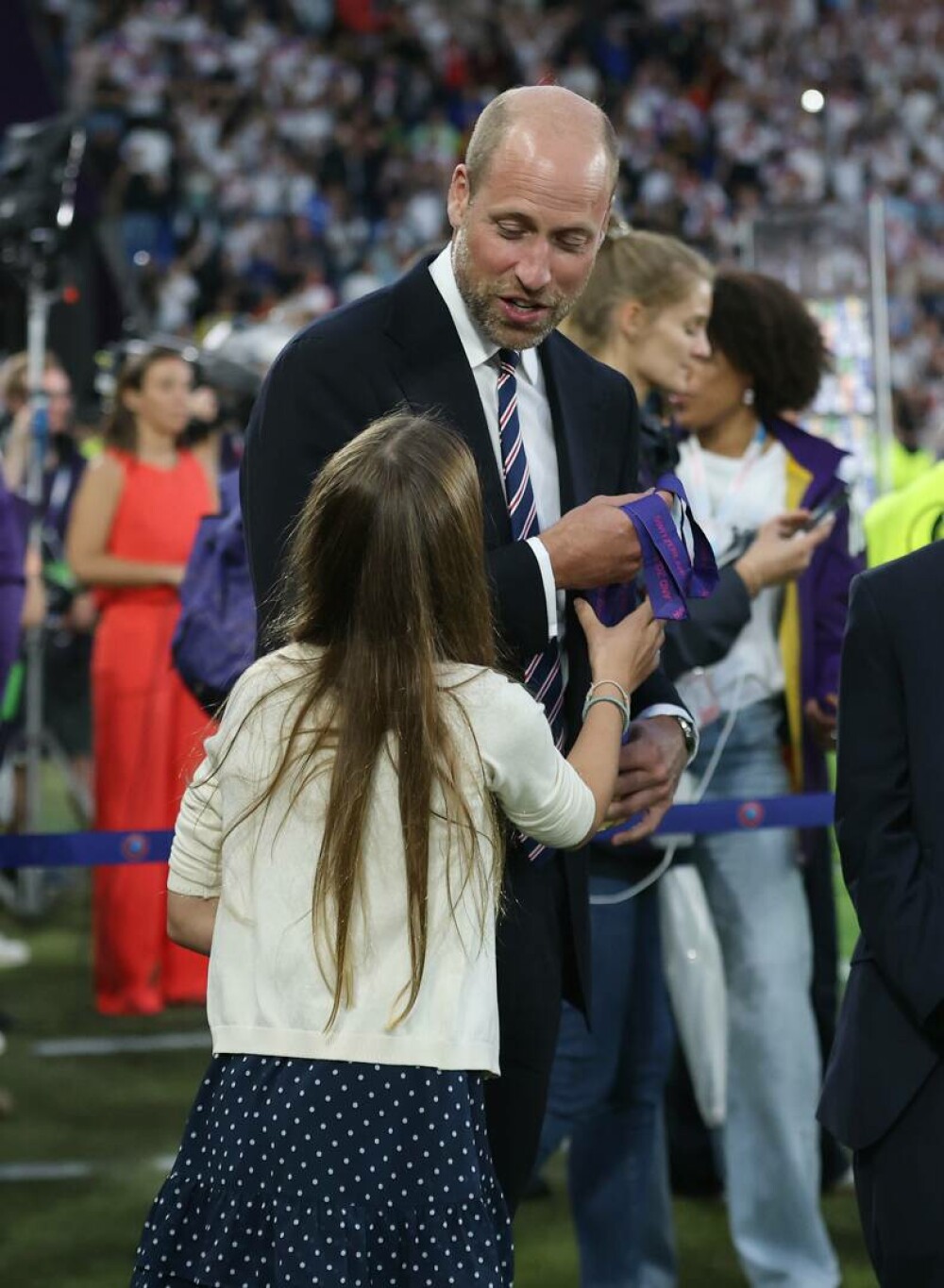 Cum a apărut Prințesa Charlotte la primul meci de fotbal feminin alături de tatăl ei, Prințul William. GALERIE FOTO - Imaginea 8