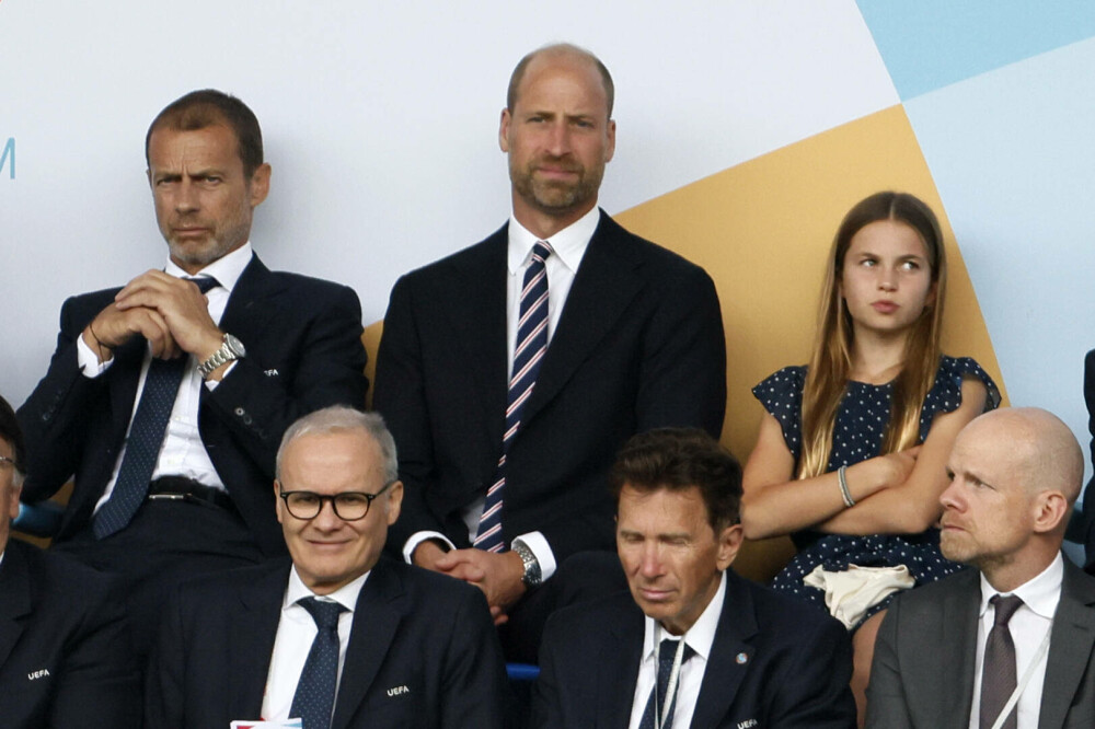 Cum a apărut Prințesa Charlotte la primul meci de fotbal feminin alături de tatăl ei, Prințul William. GALERIE FOTO - Imaginea 10