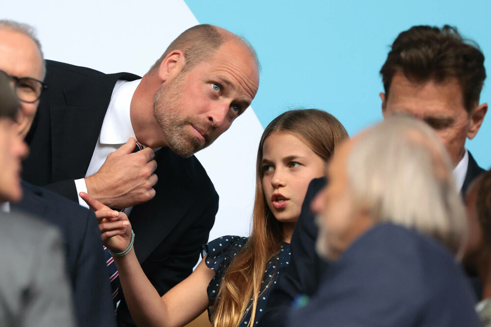 Cum a apărut Prințesa Charlotte la primul meci de fotbal feminin alături de tatăl ei, Prințul William. GALERIE FOTO - Imaginea 11