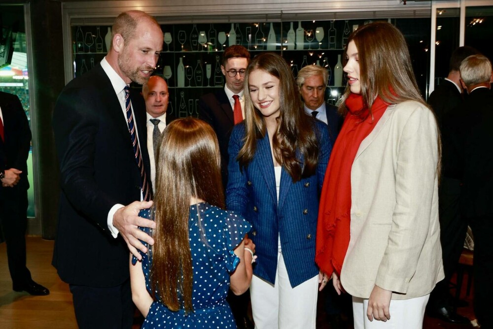 Cum a apărut Prințesa Charlotte la primul meci de fotbal feminin alături de tatăl ei, Prințul William. GALERIE FOTO - Imaginea 19