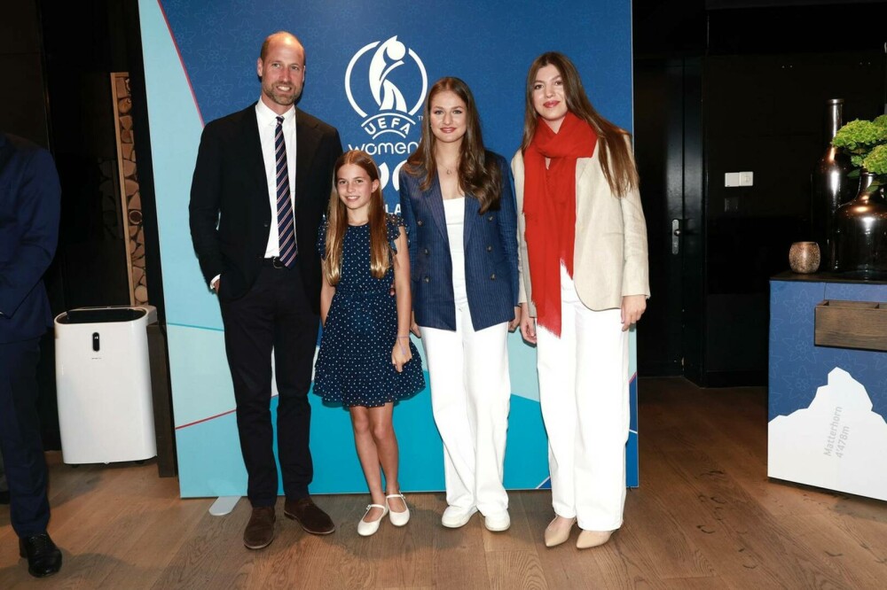 Cum a apărut Prințesa Charlotte la primul meci de fotbal feminin alături de tatăl ei, Prințul William. GALERIE FOTO - Imaginea 21