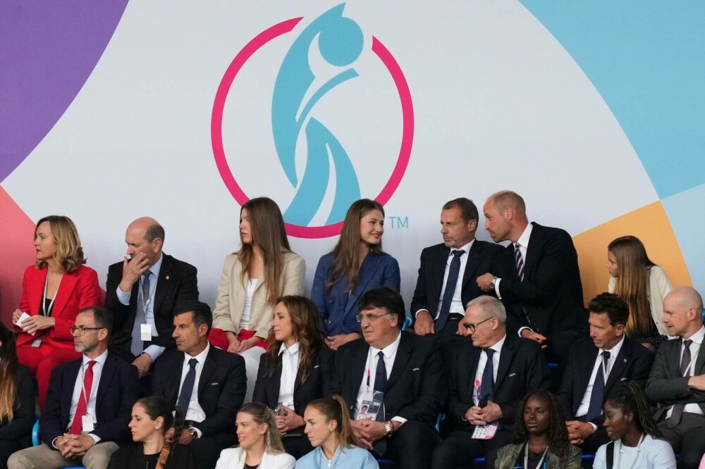 Cum a apărut Prințesa Charlotte la primul meci de fotbal feminin alături de tatăl ei, Prințul William. GALERIE FOTO - Imaginea 22