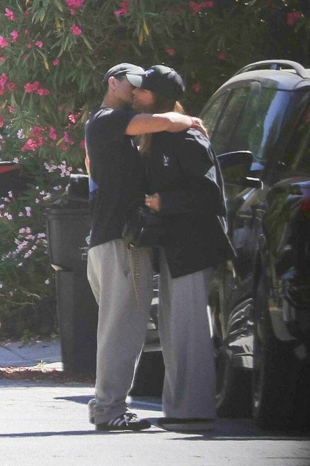 Jessica Alba, moment tandru alături de noul iubit. Cum au fost surprinși cei doi pe străzile din Los Angeles. FOTO - Imaginea 2