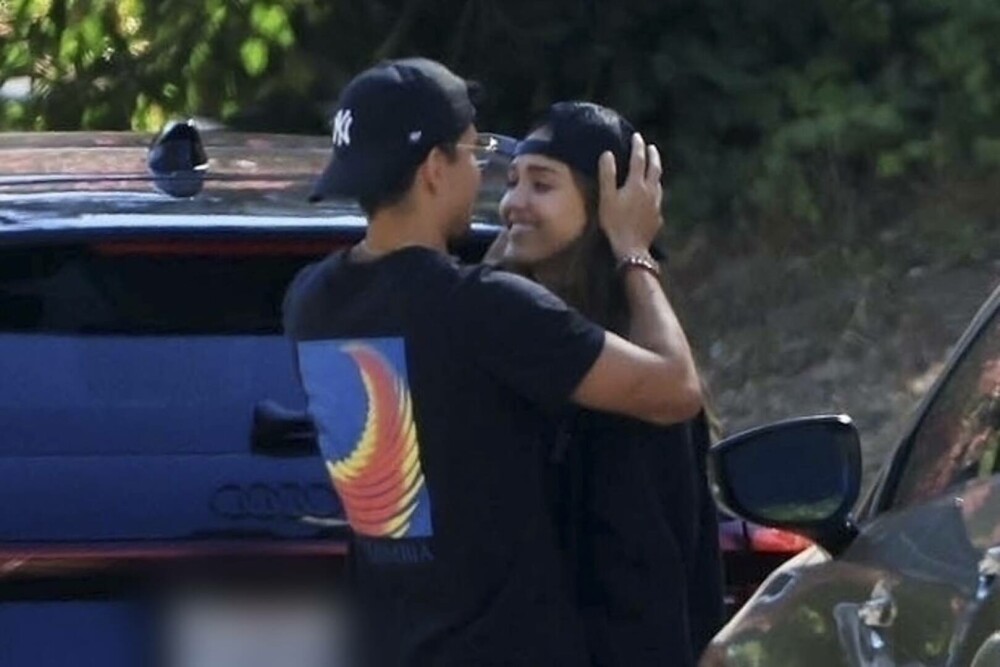 Jessica Alba, moment tandru alături de noul iubit. Cum au fost surprinși cei doi pe străzile din Los Angeles. FOTO - Imaginea 4