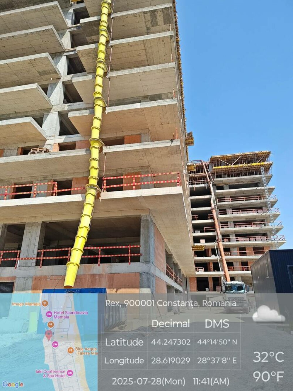 O țeavă de 50 cm deversează ape pluviale în zona în care turiștii din Năvodari fac baie. Amenda primită de primărie. FOTO - Imaginea 2