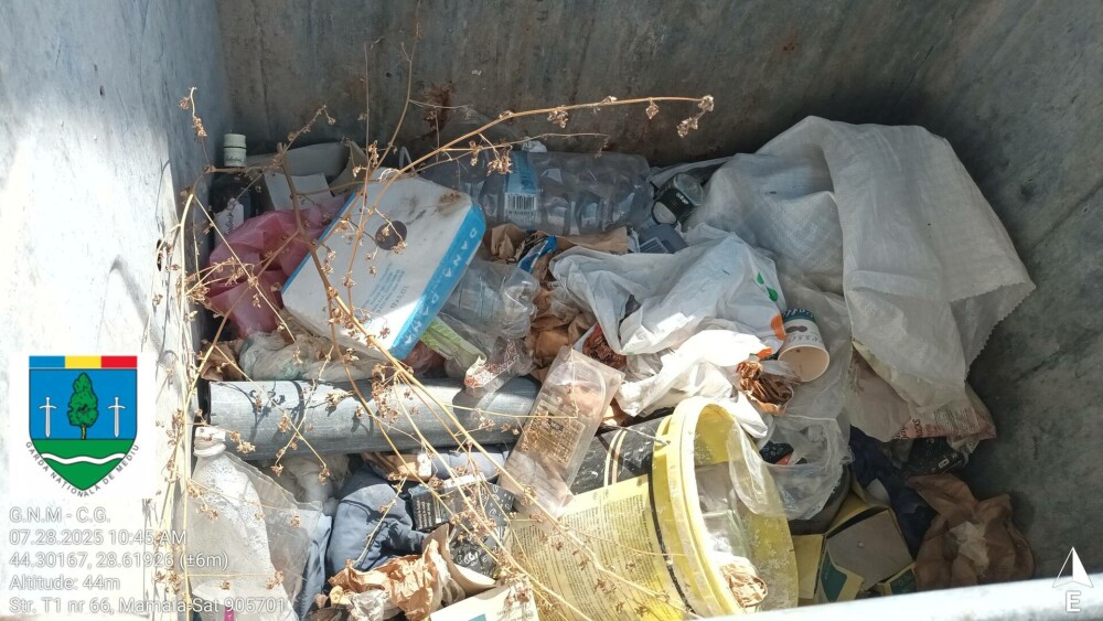 O țeavă de 50 cm deversează ape pluviale în zona în care turiștii din Năvodari fac baie. Amenda primită de primărie. FOTO - Imaginea 9