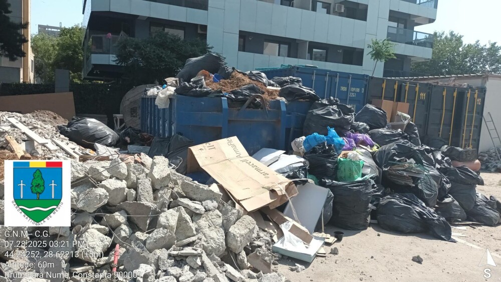 O țeavă de 50 cm deversează ape pluviale în zona în care turiștii din Năvodari fac baie. Amenda primită de primărie. FOTO - Imaginea 10