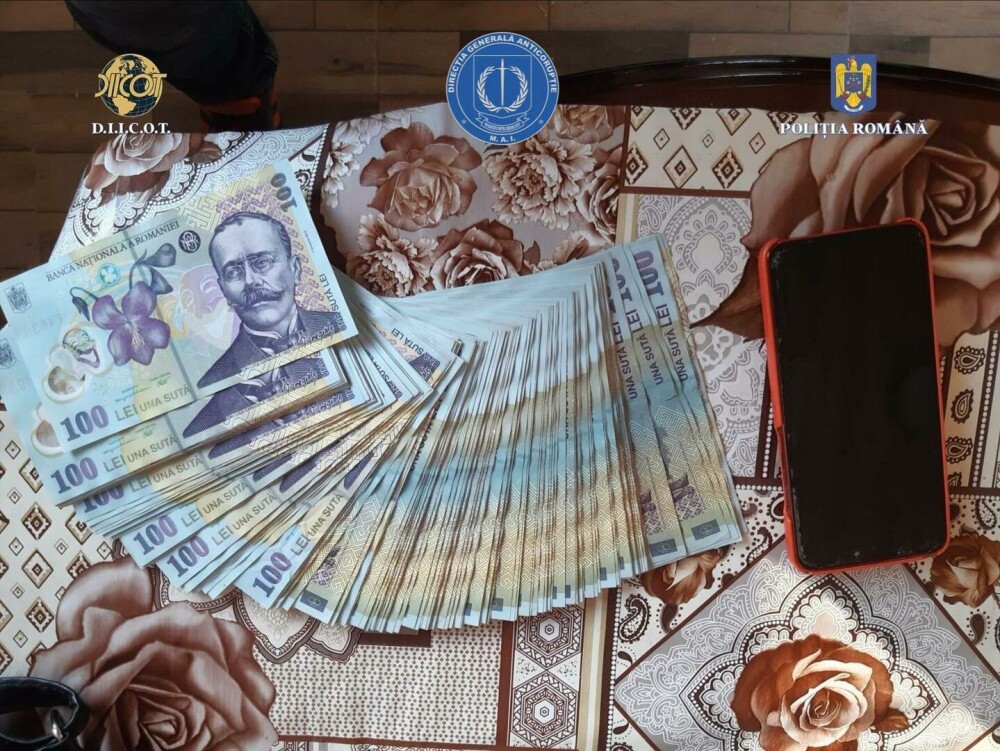 ​Un poliţist din Dâmboviţa, cercetat pentru trafic de droguri. Ce au găsit la el acasă colegii polițiști. ”Muncea” cu nevasta - Imaginea 1