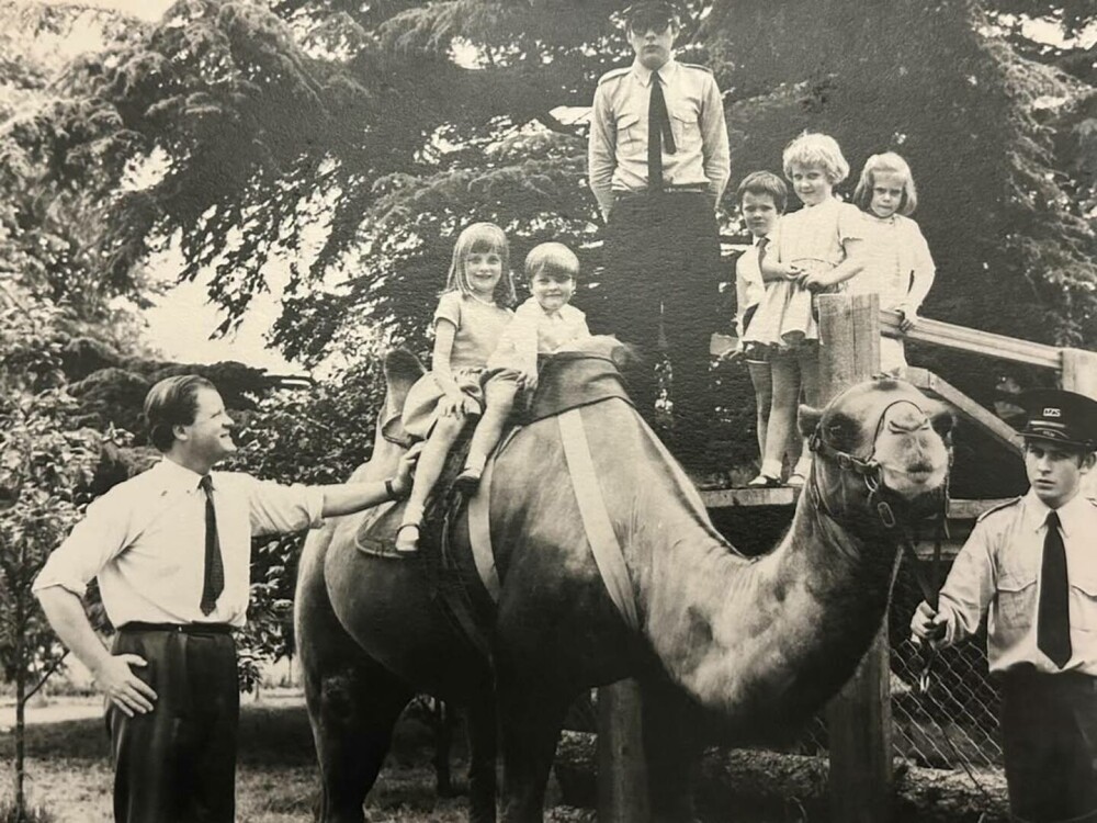 Charles Spencer, imagine emoționantă cu sora lui. Cum arăta Prințesa Diana în copilărie. FOTO - Imaginea 2