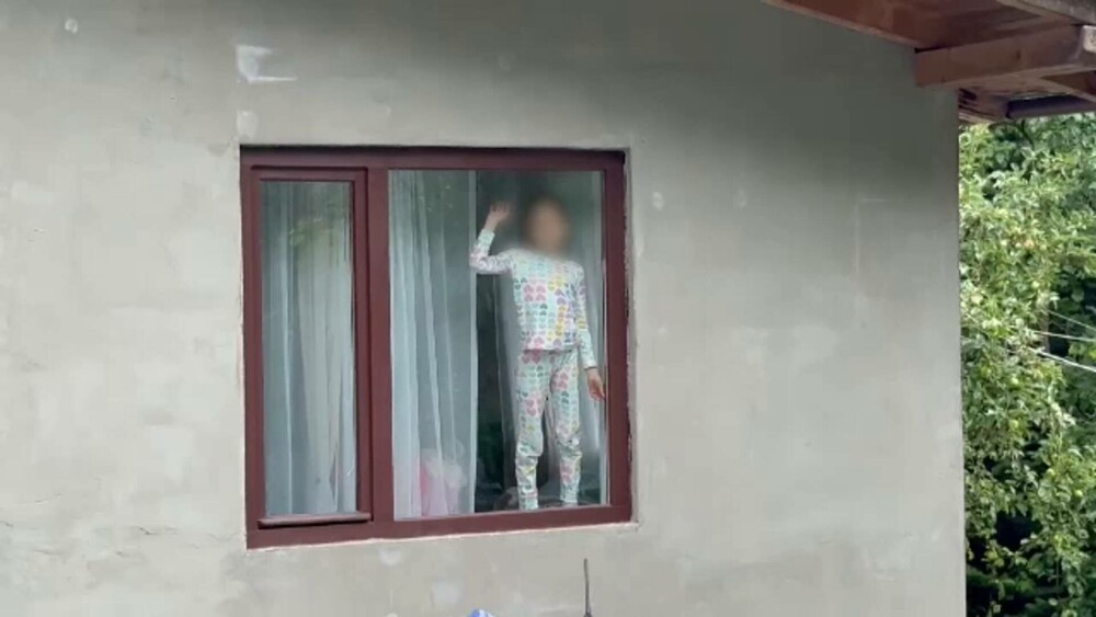 200 de case distruse, trei morți în inundațiile din Suceava. Mașinile zac trântite peste tot, drumurile sunt acoperite - Imaginea 4