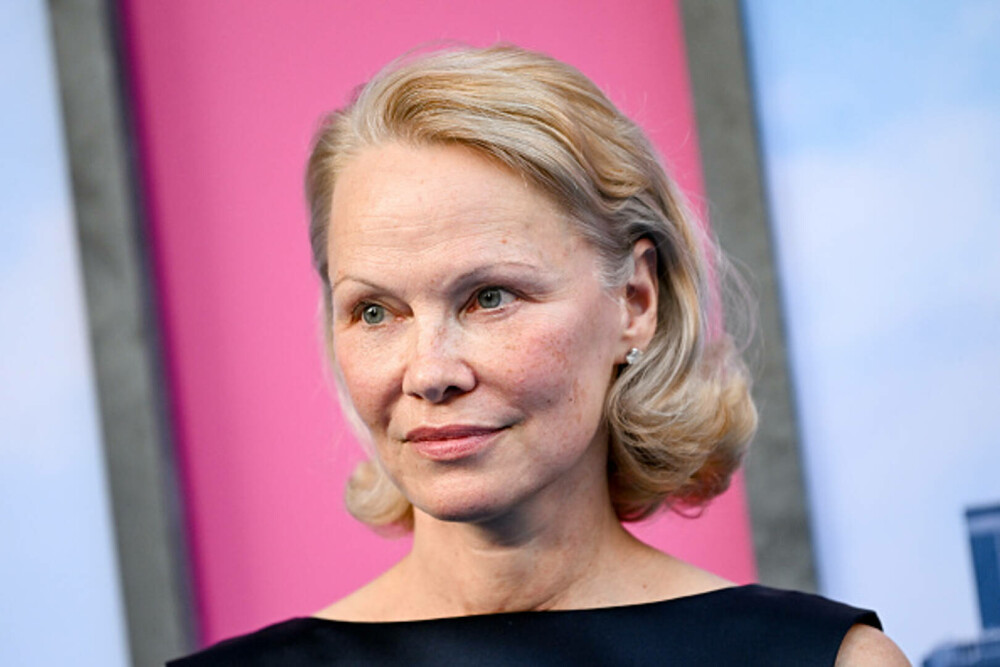 Pamela Anderson a strălucit la premiera „The Naked Gun” din New York. Ce ținută a purtat pe covorul roșu. GALERIE FOTO - Imaginea 2