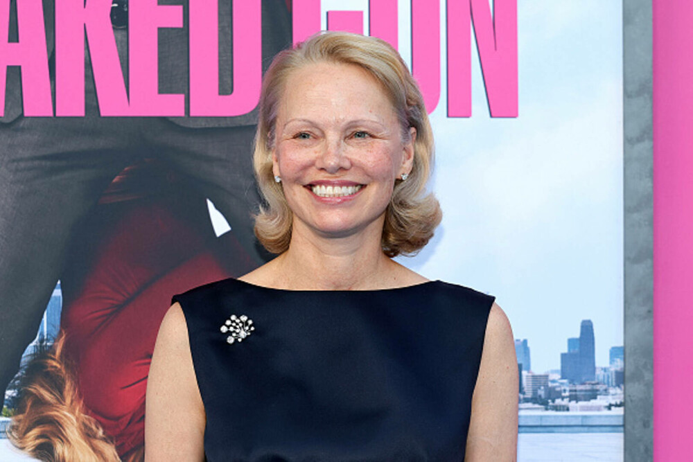 Pamela Anderson a strălucit la premiera „The Naked Gun” din New York. Ce ținută a purtat pe covorul roșu. GALERIE FOTO - Imaginea 10