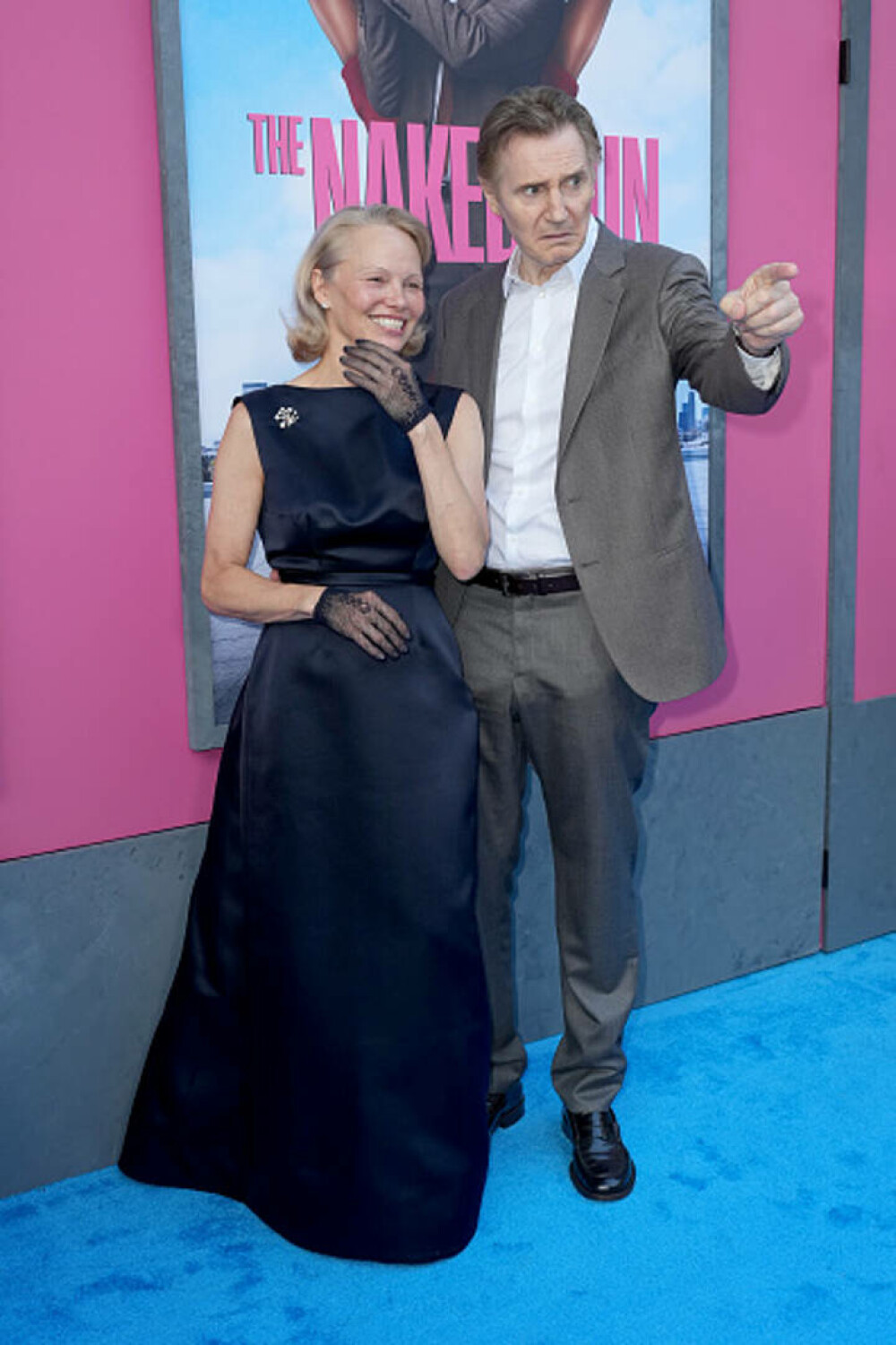 Pamela Anderson a strălucit la premiera „The Naked Gun” din New York. Ce ținută a purtat pe covorul roșu. GALERIE FOTO - Imaginea 13