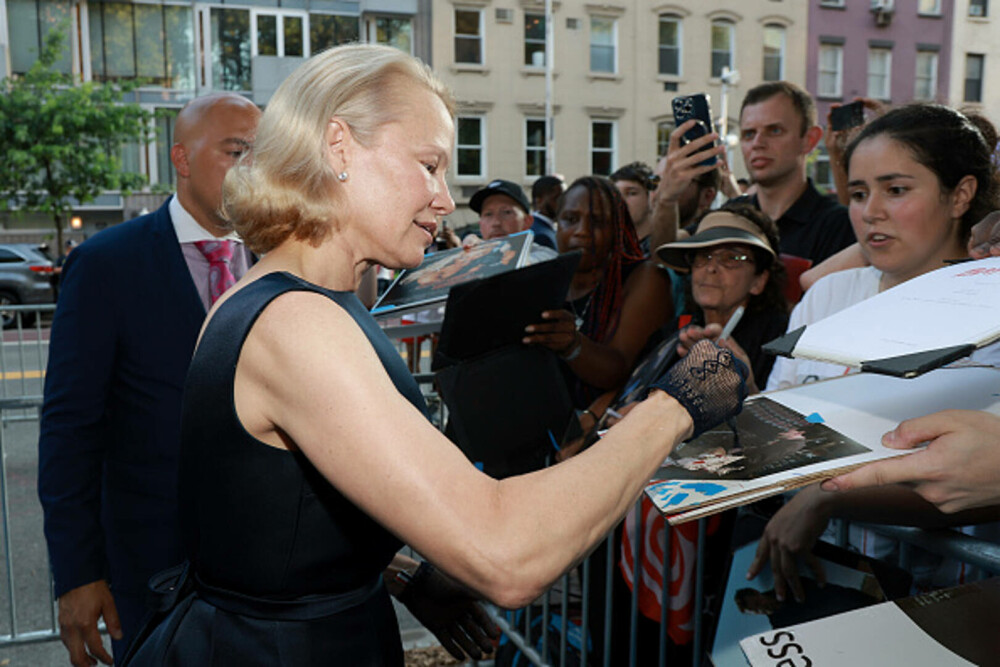 Pamela Anderson a strălucit la premiera „The Naked Gun” din New York. Ce ținută a purtat pe covorul roșu. GALERIE FOTO - Imaginea 25