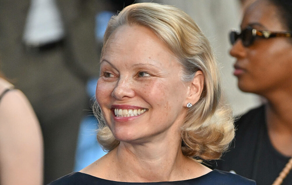 Pamela Anderson a strălucit la premiera „The Naked Gun” din New York. Ce ținută a purtat pe covorul roșu. GALERIE FOTO - Imaginea 27