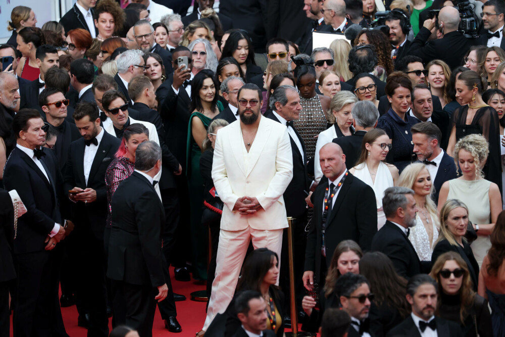 Jason Momoa, de nerecunoscut. Momentul în care actorul își dă jos barba după șase ani. VIDEO - Imaginea 5