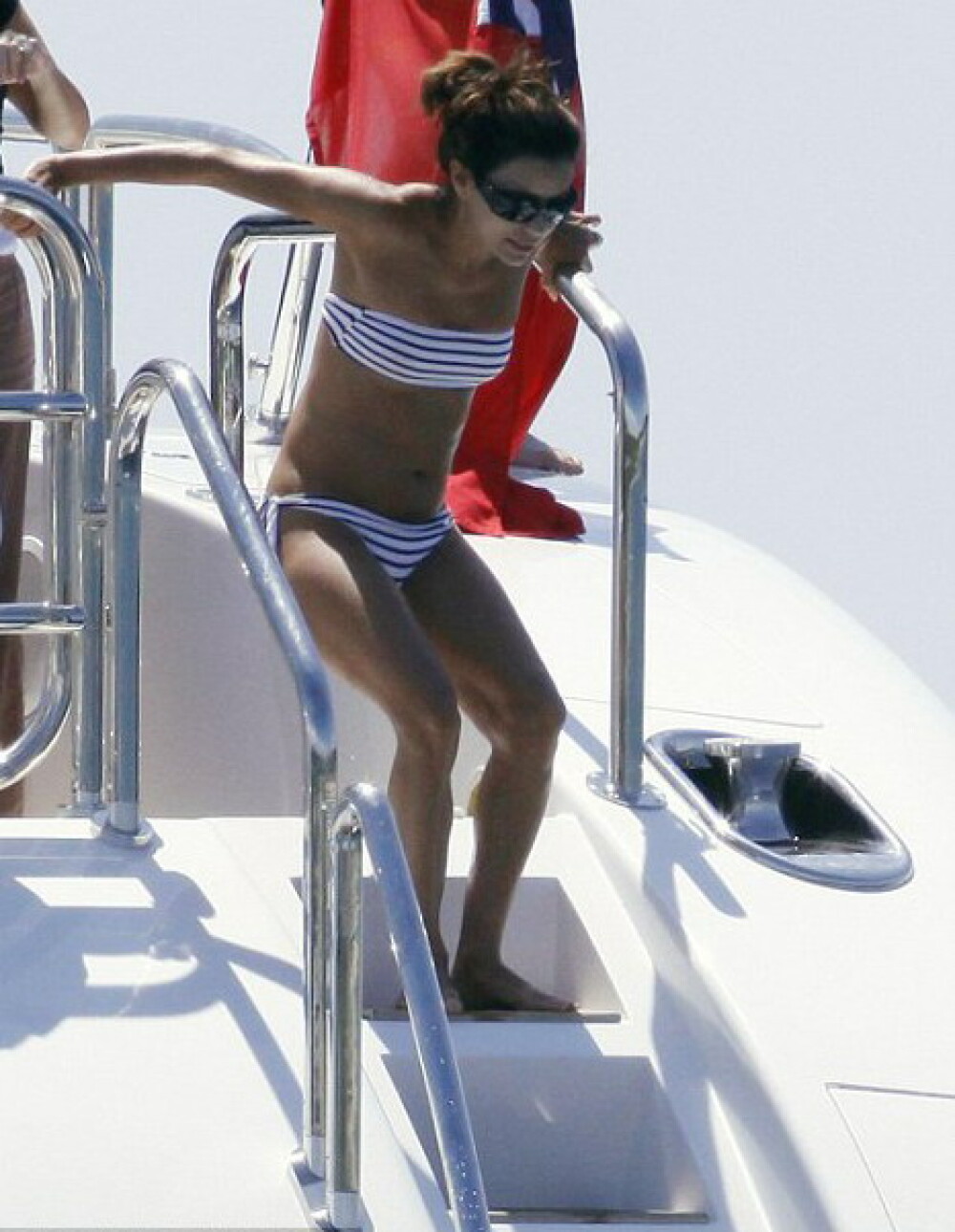 Eva Longoria, in costum de baie, la mare, la soare! VEZI FOTO - Imaginea 3