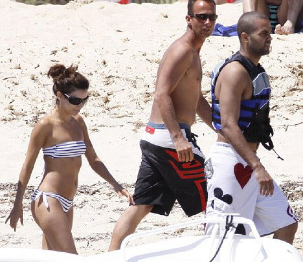 Eva Longoria, in costum de baie, la mare, la soare! VEZI FOTO - Imaginea 4