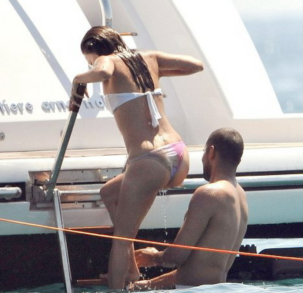 Eva Longoria, in costum de baie, la mare, la soare! VEZI FOTO - Imaginea 9