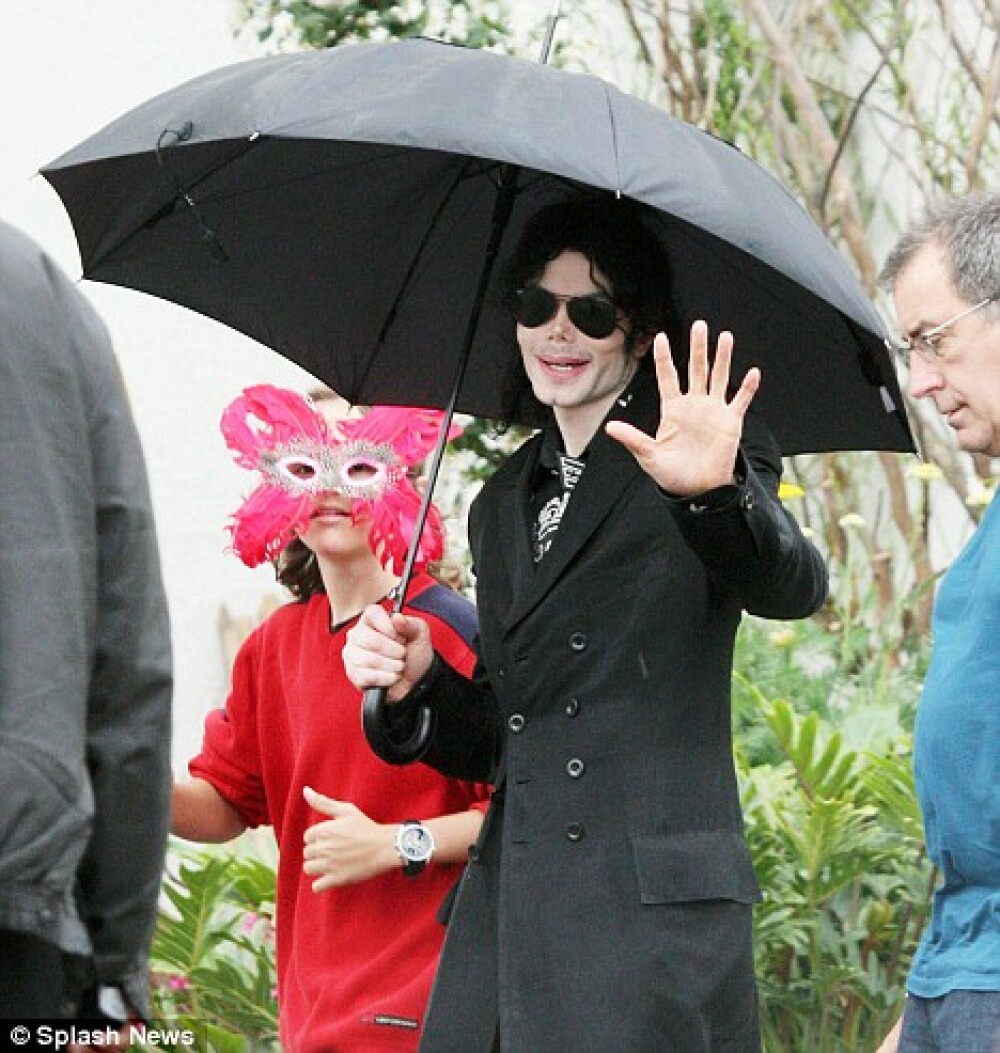 Copiii lui Michael Jackson, fara masca! - Imaginea 4