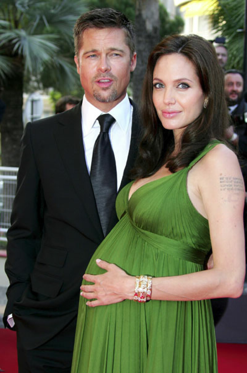 Angelina Jolie: FOTOGRAFII INEDITE din copilaria si adolescenta vedetei! - Imaginea 23