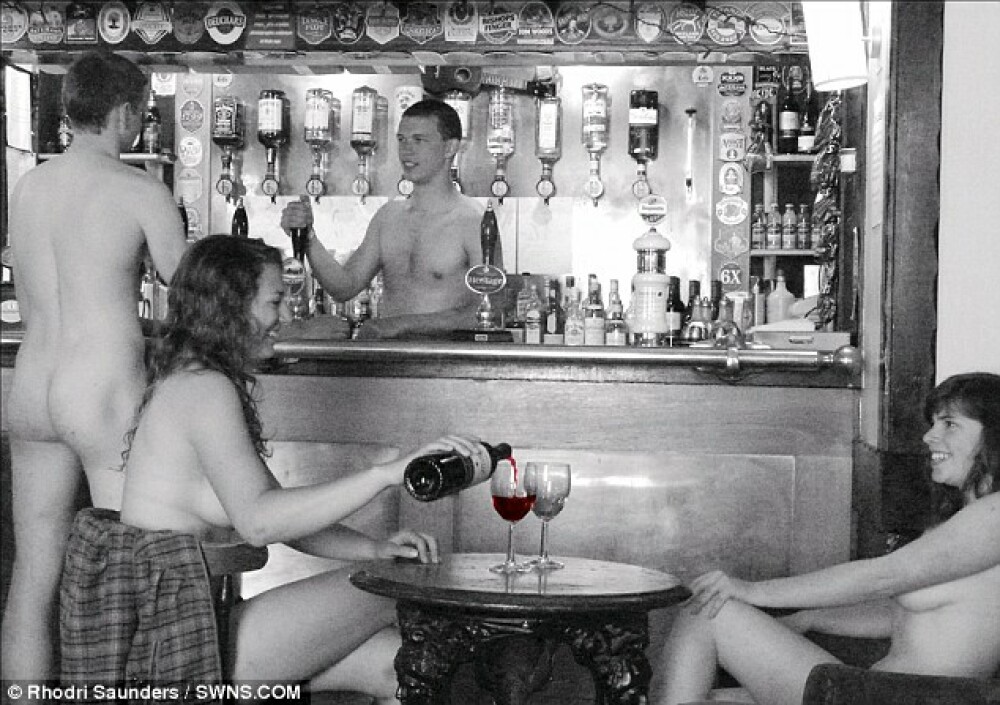 Sexy studentii de la Oxford au pozat nud!! Vezi GALERIE FOTO - Imaginea 8