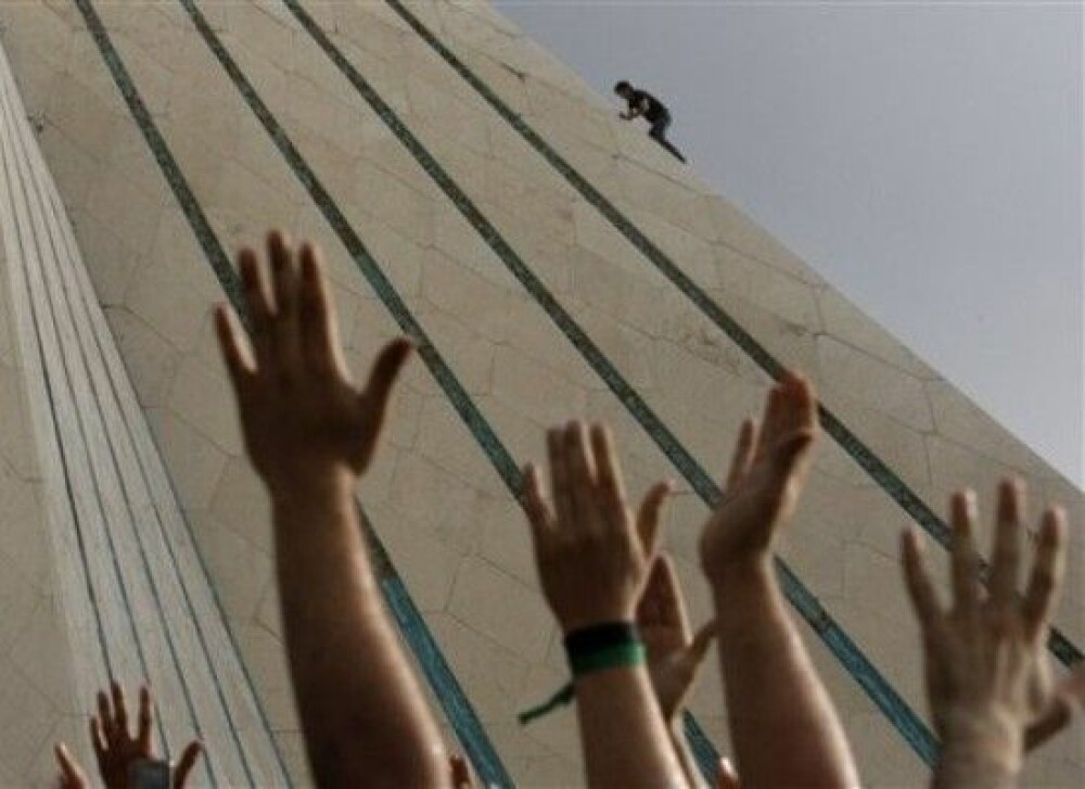 Iranul, un butoi cu pulbere dupa realegerea lui Ahmadinejad - Imaginea 8