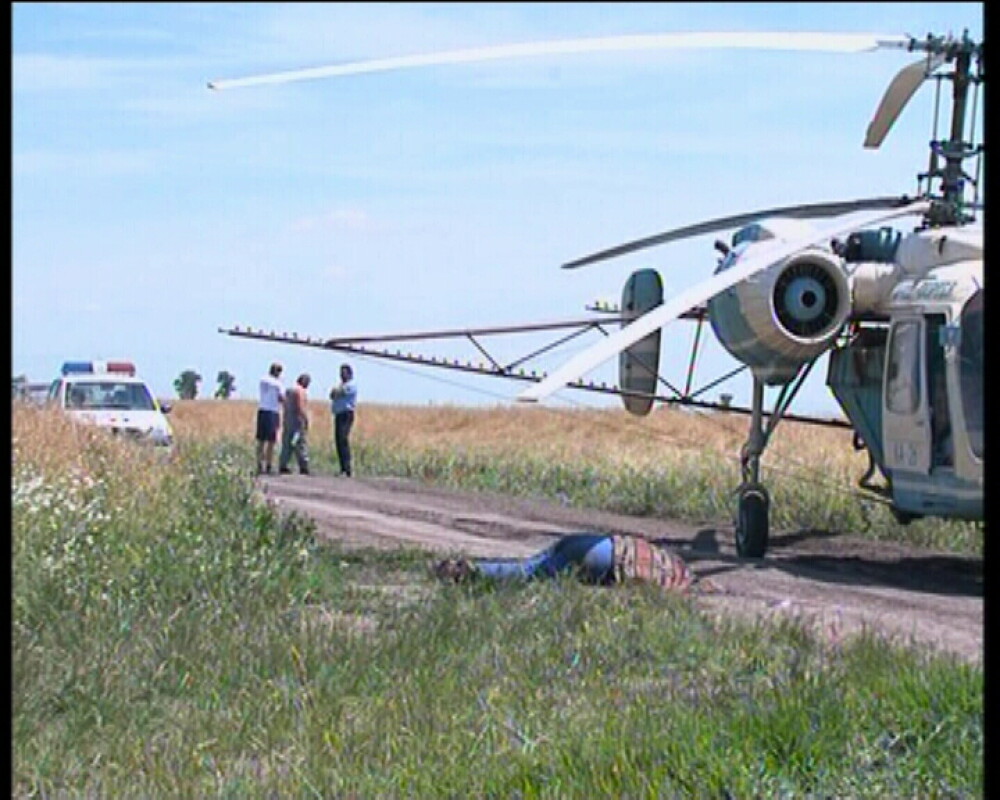 Tragedie inexplicabila: barbat decapitat de elicea unui elicopter, in Timis - Imaginea 5
