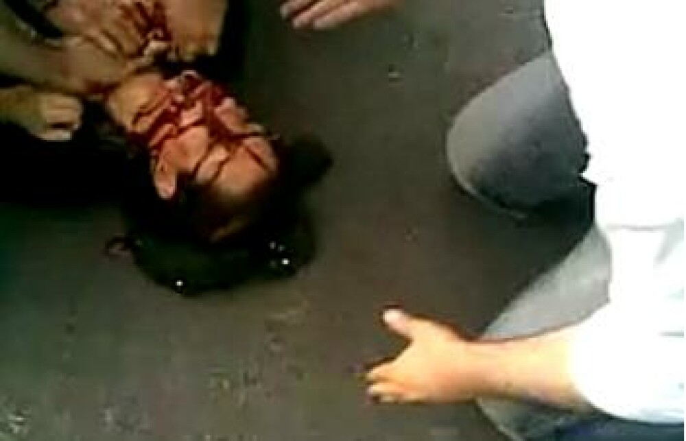 IMAGINI SOCANTE! Iran: tanara impuscata, in agonie pe strada - Imaginea 3
