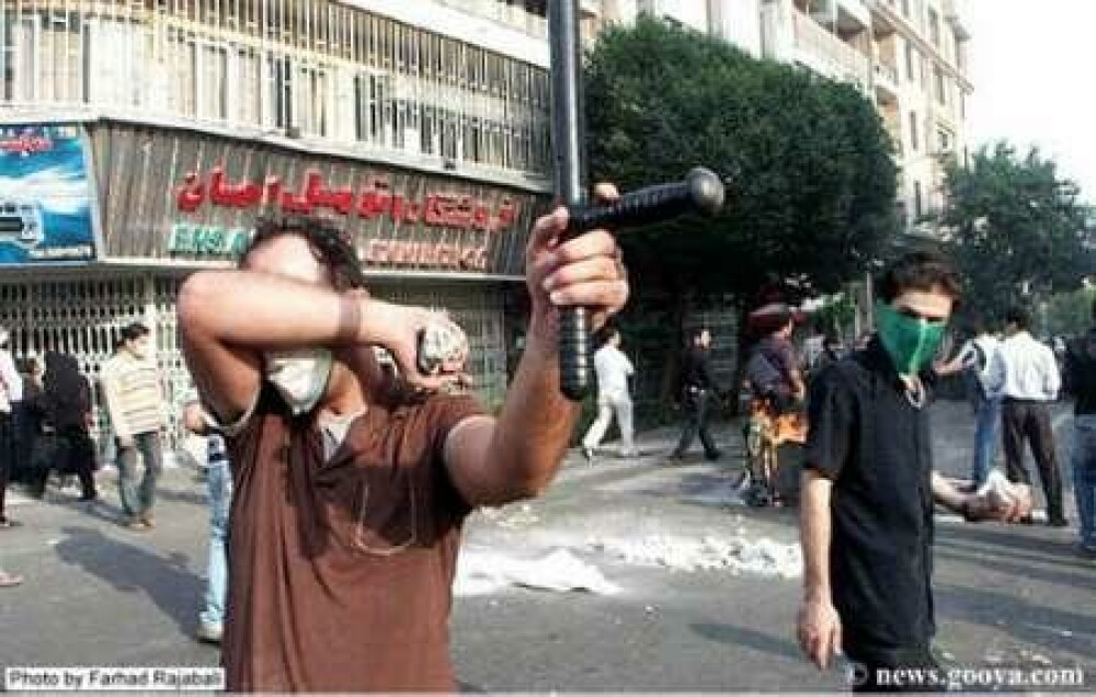 CUTREMURATOR! Haosul si teroarea din Iran, in imagini! - Imaginea 7
