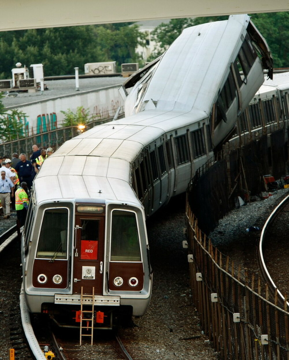 Tragedie in Washington! Cel putin noua morti dupa un accident la metrou - Imaginea 6