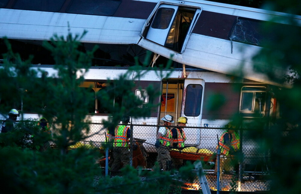 Tragedie in Washington! Cel putin noua morti dupa un accident la metrou - Imaginea 7