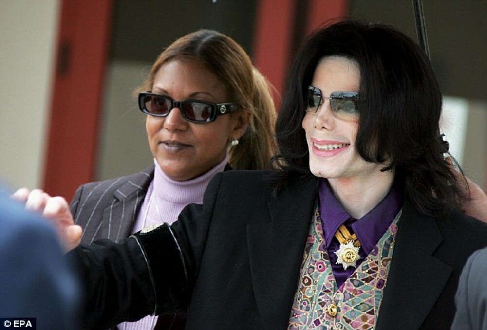 Michael Jackson ar fi implinit azi 52 de ani! Recorduri si controverse - Imaginea 15