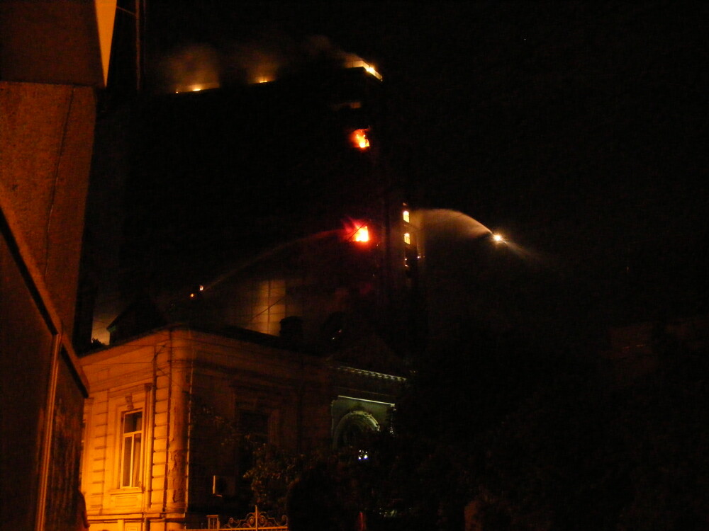 VIDEO: Incendiu langa Biserica Armeneasca, din Bucuresti! - Imaginea 20
