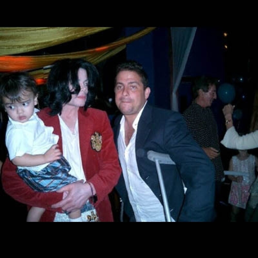 Poze rare cu Michael Jackson si copiii lui! - Imaginea 9