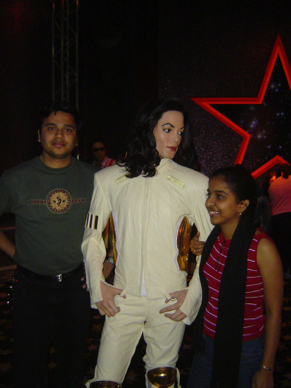 Madame Tussauds, loc de pelerinaj pentru fanii lui Michael Jackson! - Imaginea 6