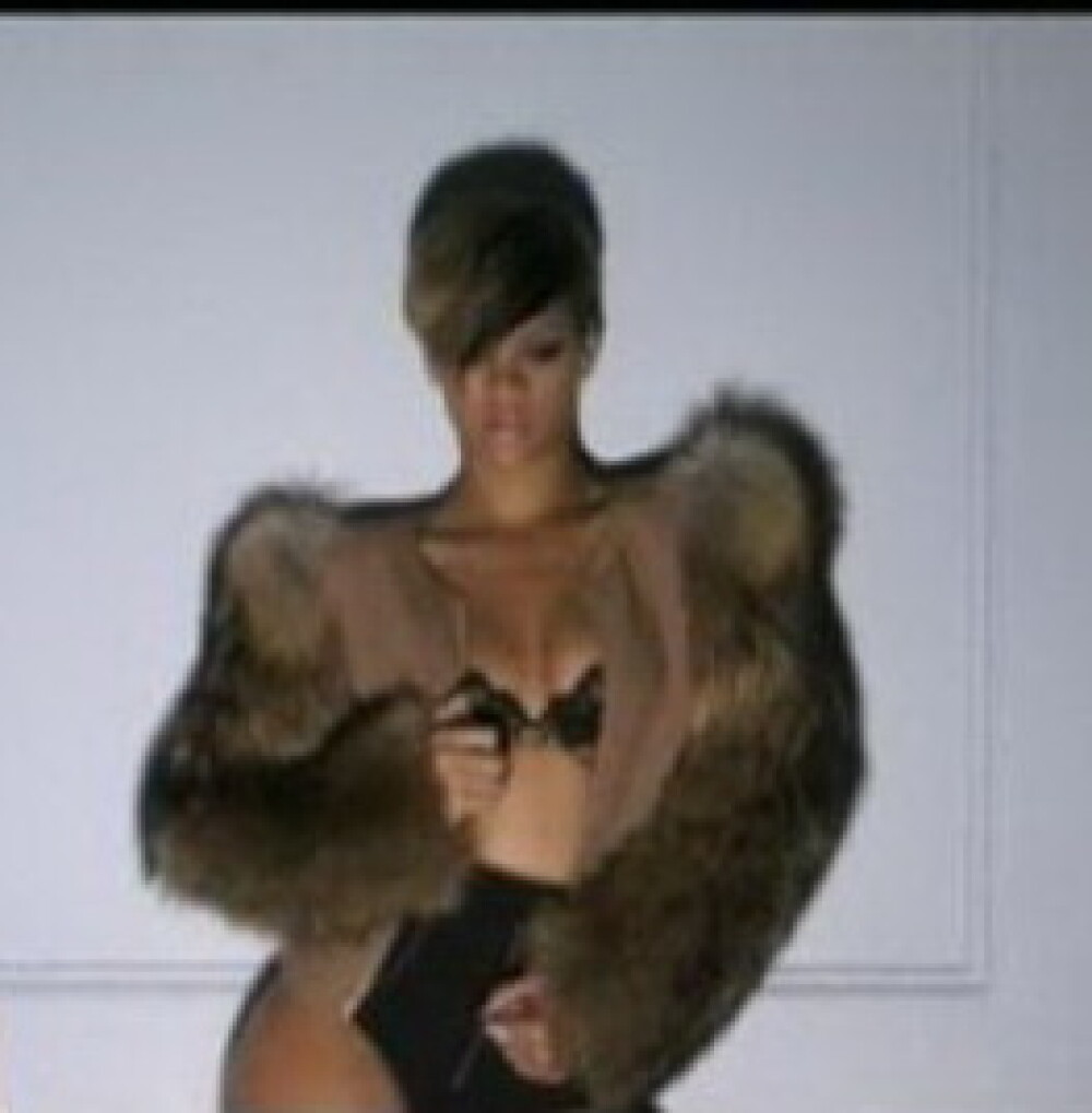 Rihanna cu un trup perfect sau Photoshopul face din nou minuni? - Imaginea 2