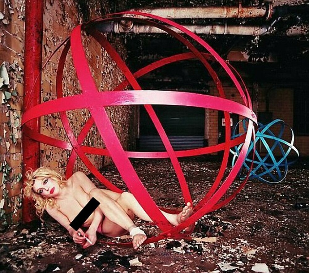 Courtney Love, poze provocatoare postate pe internet! - Imaginea 2