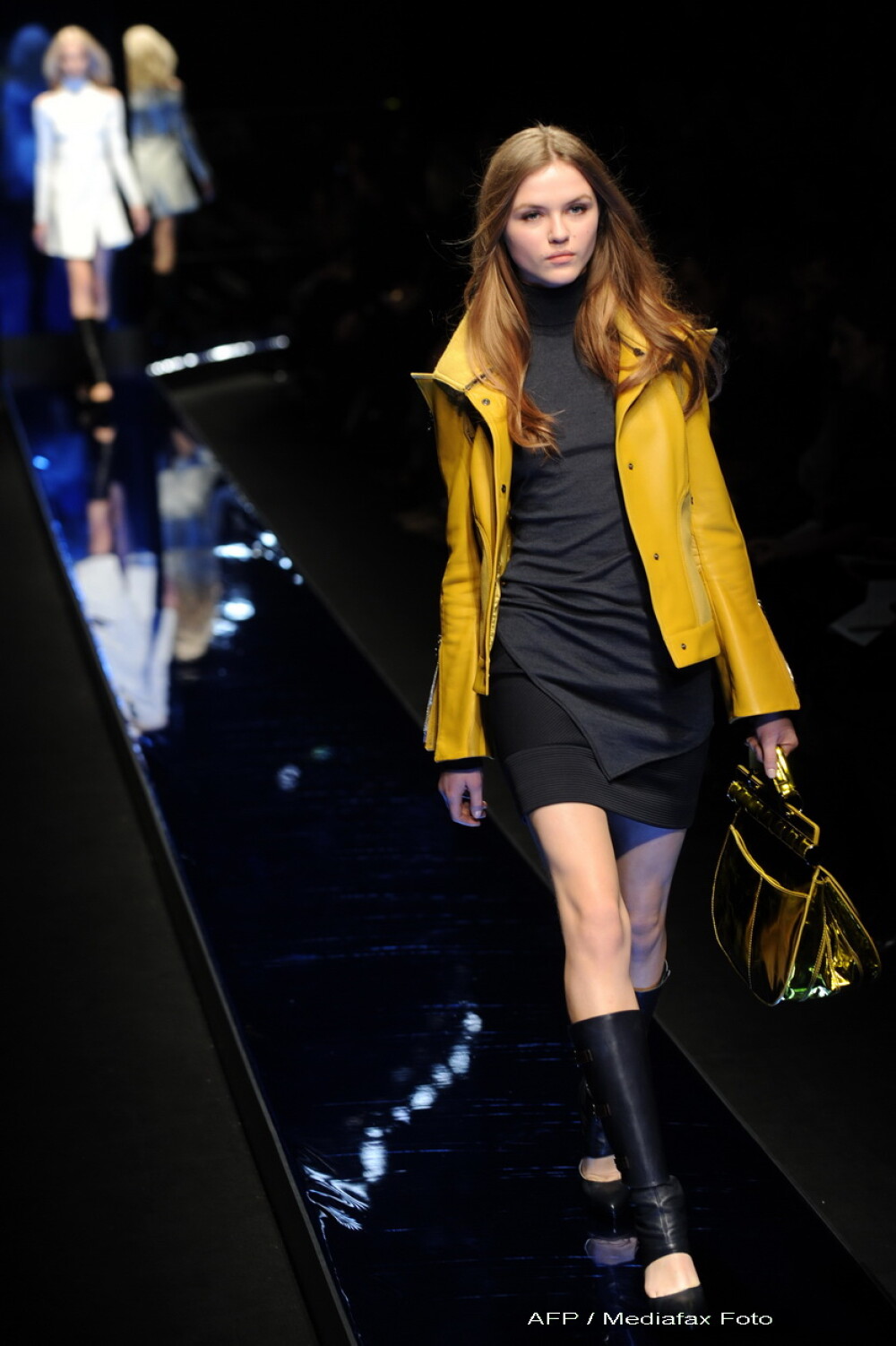 Vezi noile tendintele in moda pentru 2011: Dolce&Gabbana si Versace - Imaginea 1