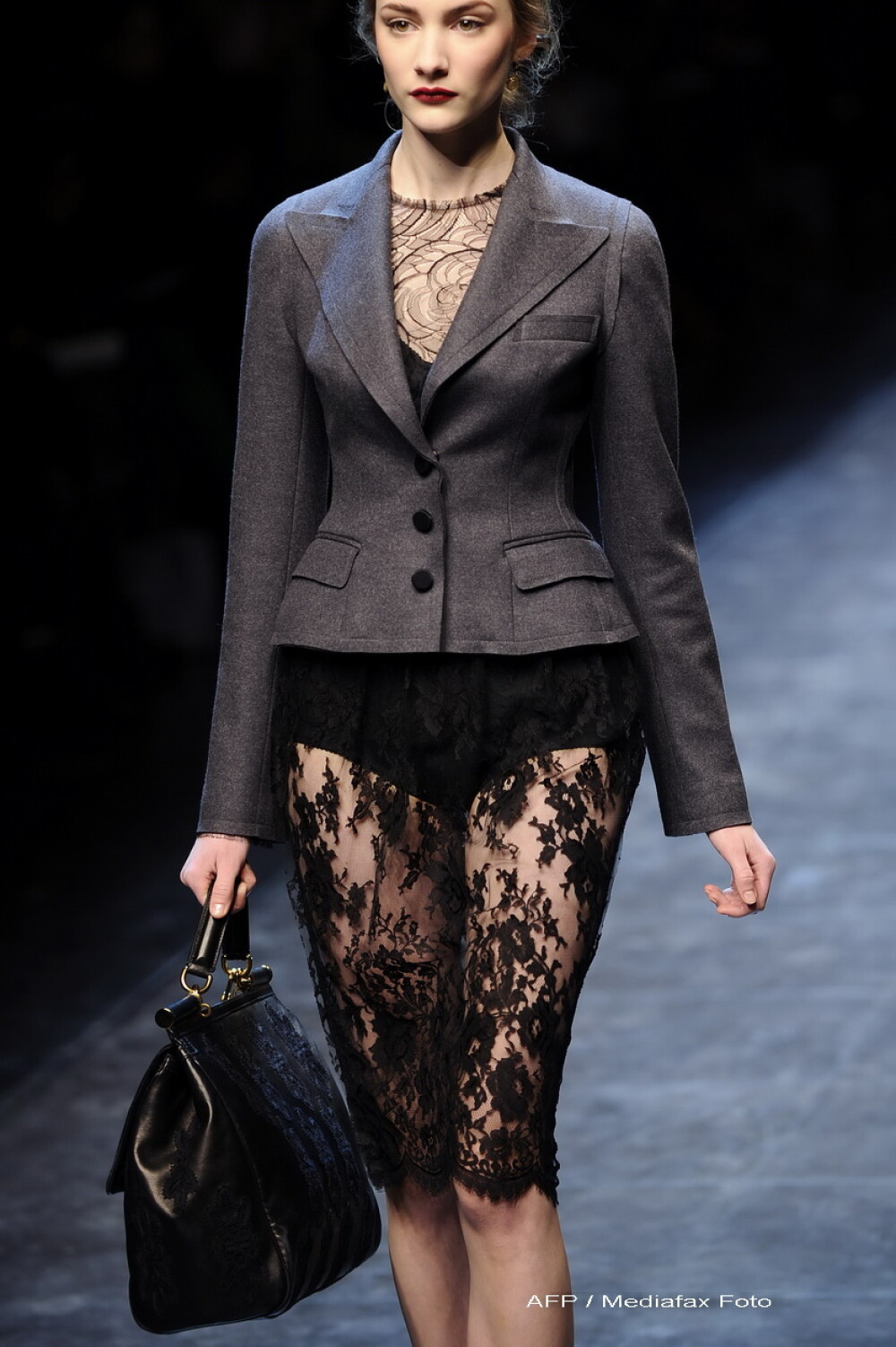 Vezi noile tendintele in moda pentru 2011: Dolce&Gabbana si Versace - Imaginea 6