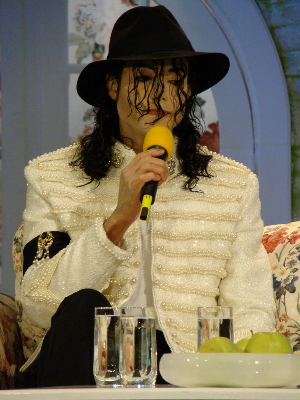 “Happy Hour” si Earnest Valentino aduc un omagiu lui Michael Jackson - Imaginea 1