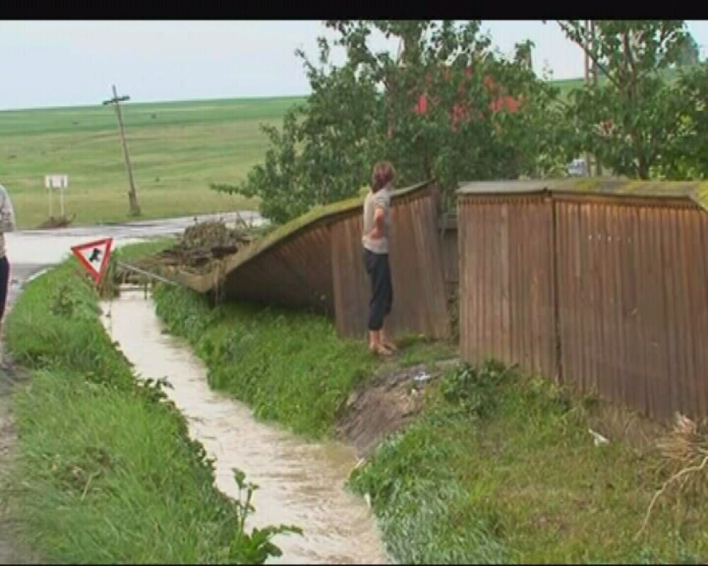 Moldova, tinutul spaimei si al apelor! 14 morti si drumuri blocate - Imaginea 4