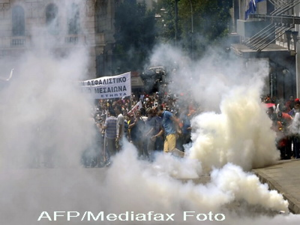 Atena fierbe: manifestantii s-au luptat cu politia, la un miting - Imaginea 5