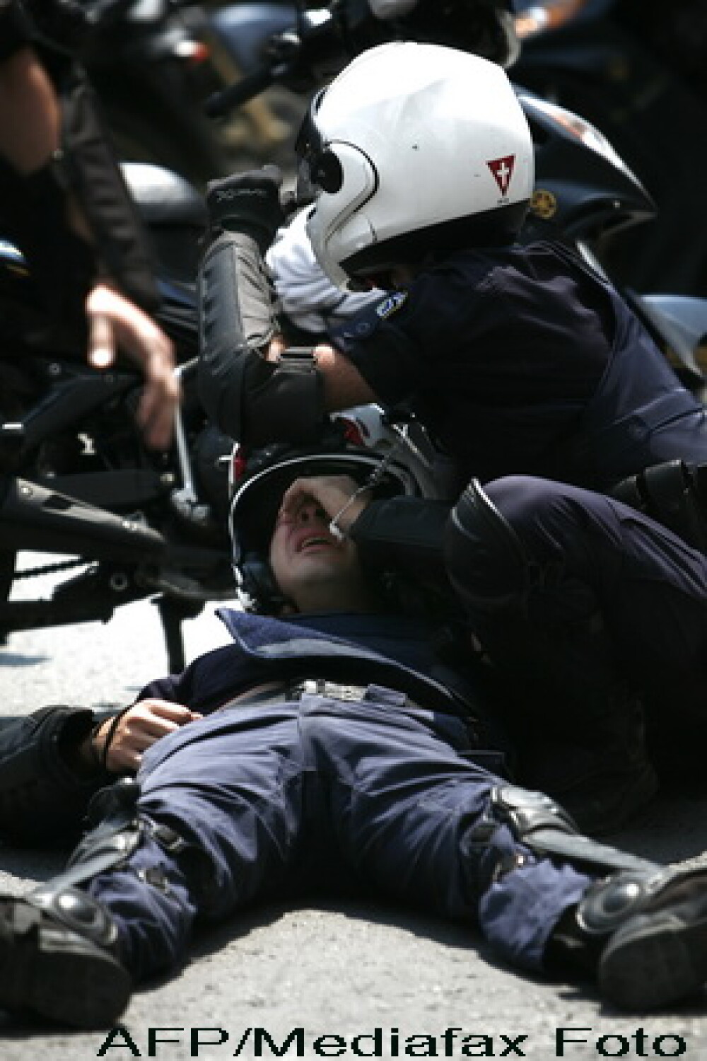 Atena fierbe: manifestantii s-au luptat cu politia, la un miting - Imaginea 2