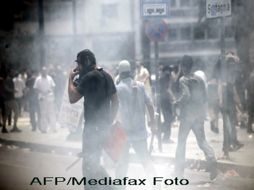 Atena fierbe: manifestantii s-au luptat cu politia, la un miting - Imaginea 1