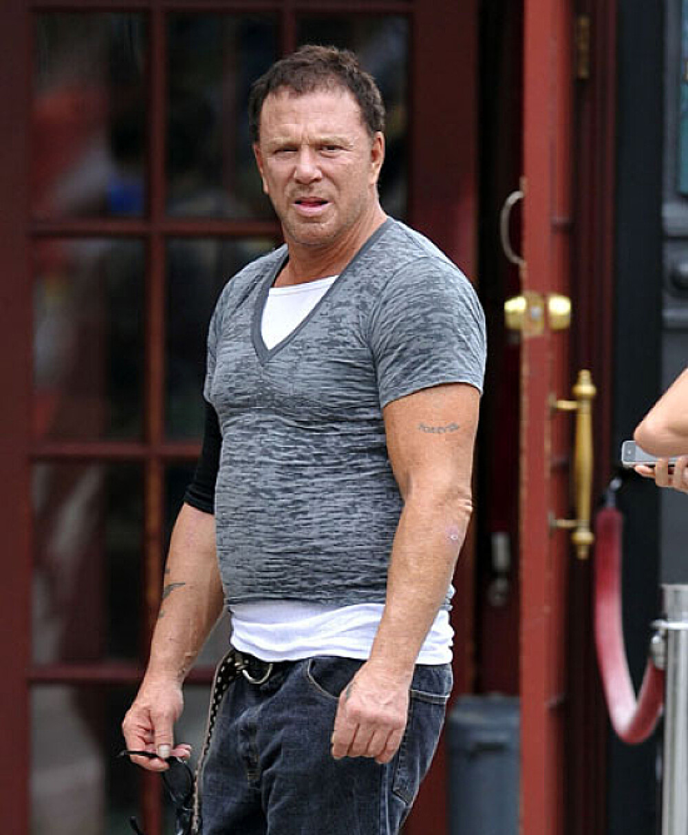 Mickey Rourke, dat pe brazda de partenera mai tanara? Are un nou look - Imaginea 3